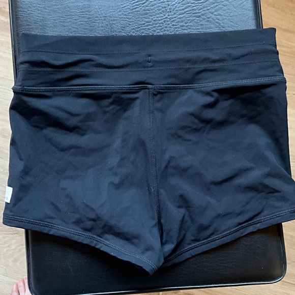 Vuori Women's Black Athletic Dune Swim Shorty Shorts - Picture 5 of 6